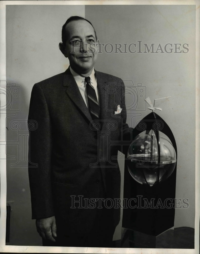 Load image into Gallery viewer, 1959 Press Photo George M. Bunker, President of The Martin Company, gets trophy
