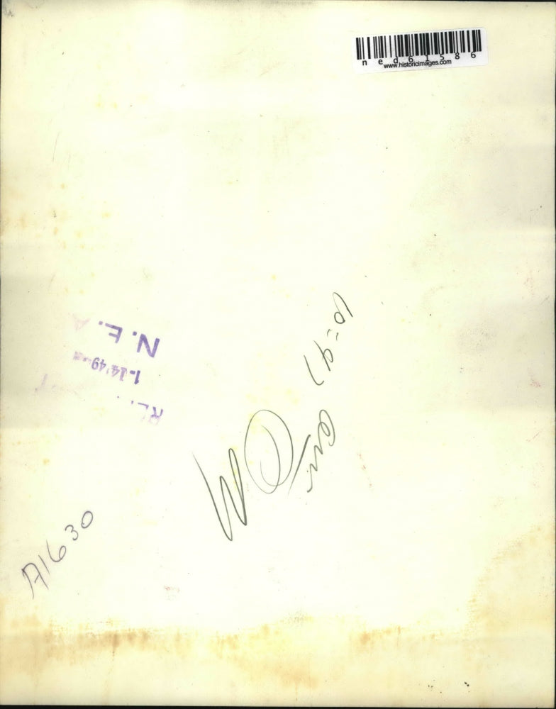 1949 Press Photo Mr & Mrs. Charles Foster helpedfrom train at Greely Colorado