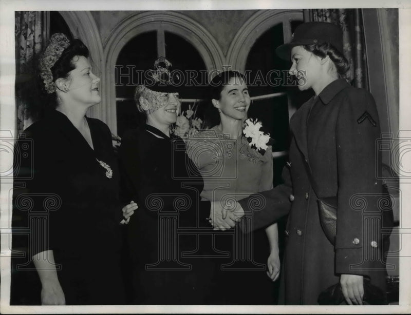 Load image into Gallery viewer, 1944 Press Photo Elizabeth Buckow with Mrs. Carl Spaatz, Mrs. James Doolittle
