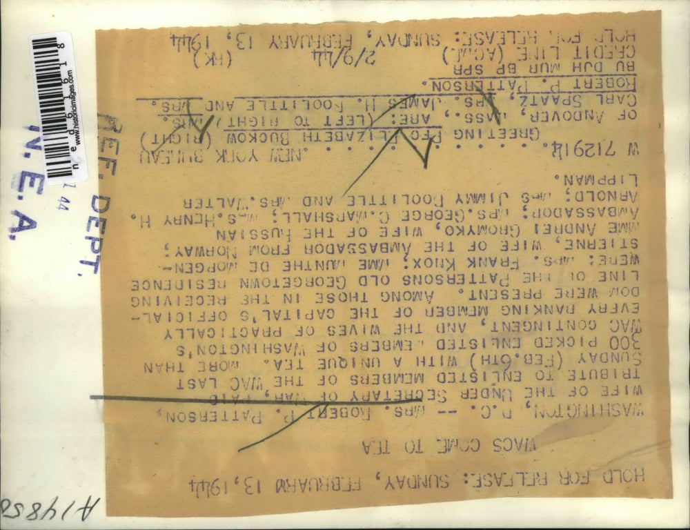 1944 Press Photo Elizabeth Buckow with Mrs. Carl Spaatz, Mrs. James Doolittle