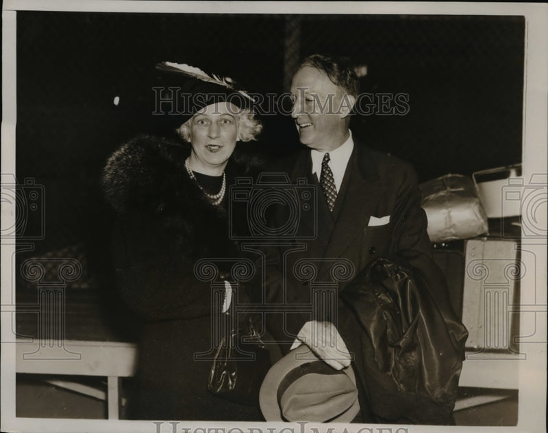 Load image into Gallery viewer, 1937 Press Photo Seic Black and Wife

