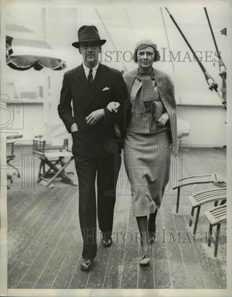 Load image into Gallery viewer, 1933 Press Photo James Todd Jr. with his bride Miss Alice De Peyster - ned61783
