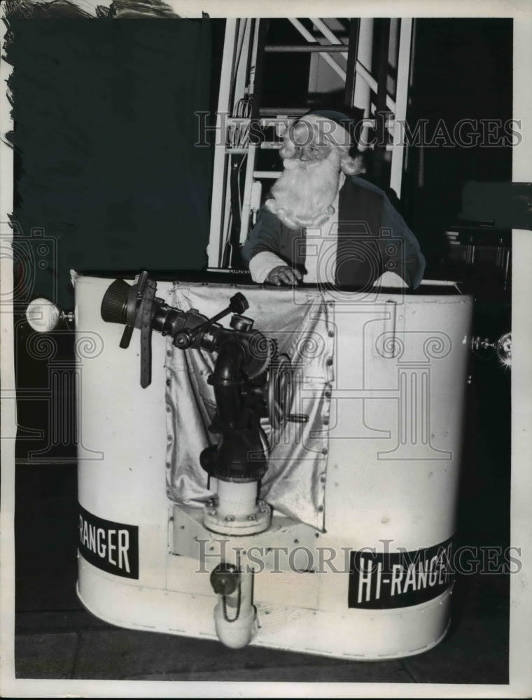 1956 Press Photo Santa Claus in Snorkle Bucket at E 9th and Euclid
