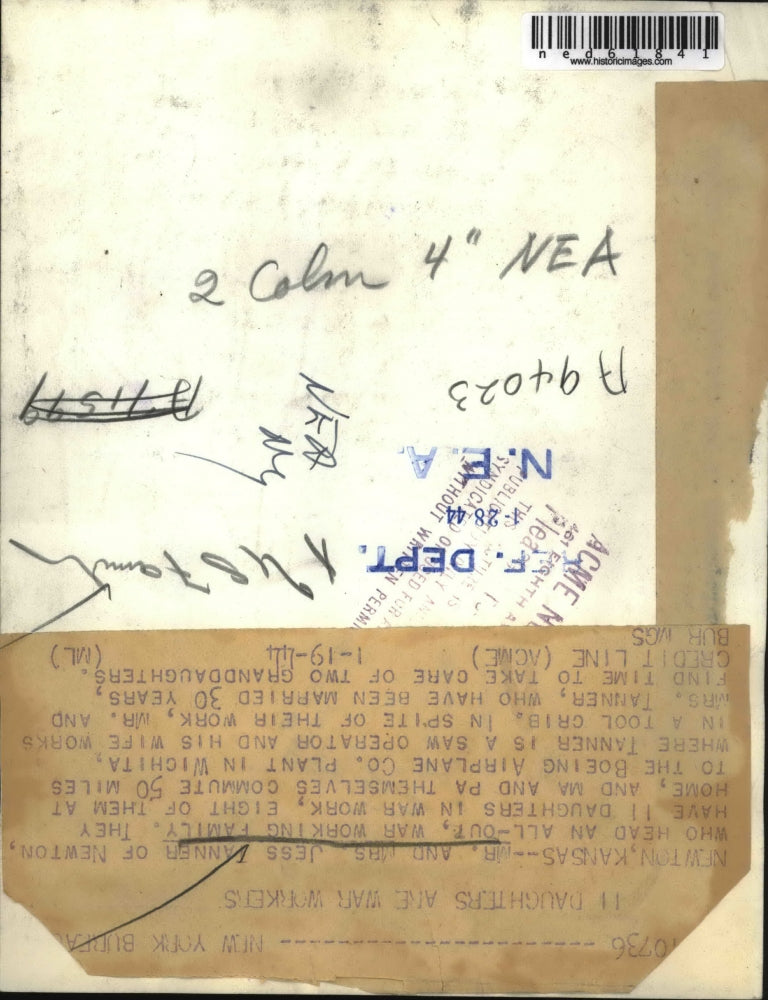 1944 Press Photo Mr. and Mrs. Jess Tanner, head an all out war family