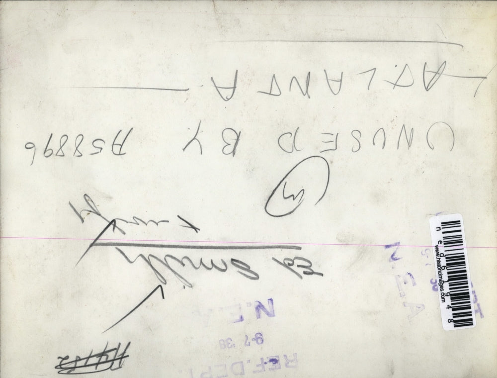 1938 Press Photo Ed Smith, surrounded by friends