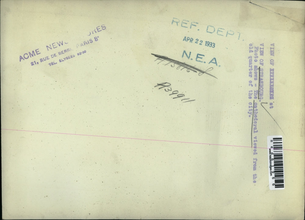 1933 Press Photo The Strasbourg Cathedral view from the old quarter of the city