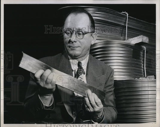 1954 Press Photo General Electric Co. employee, John S. Erwin