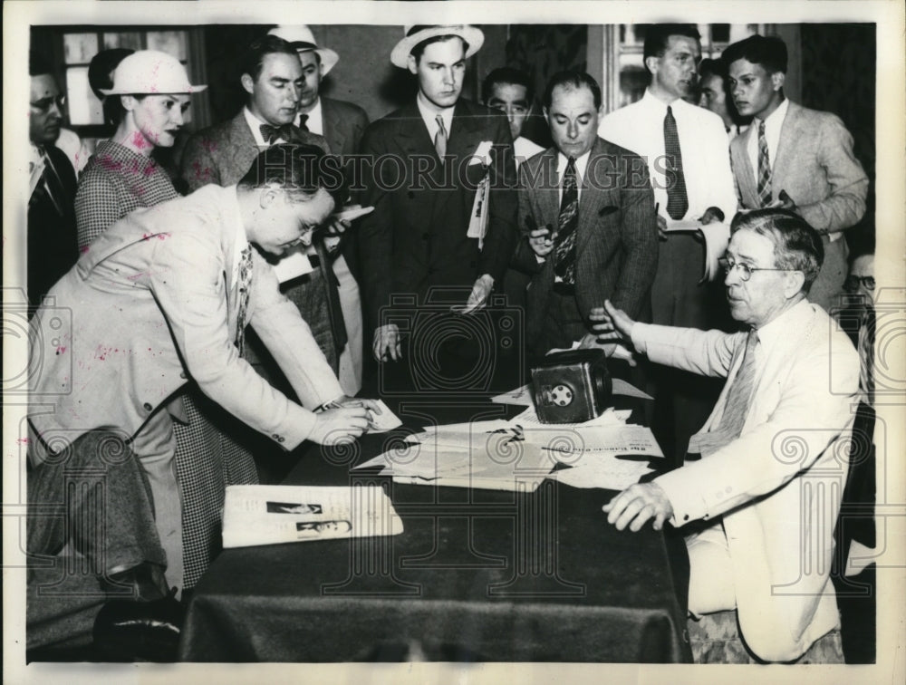 1935 Press Photo Ewing Y. Mitchell, Deposed Commerce Secretary Press Conference