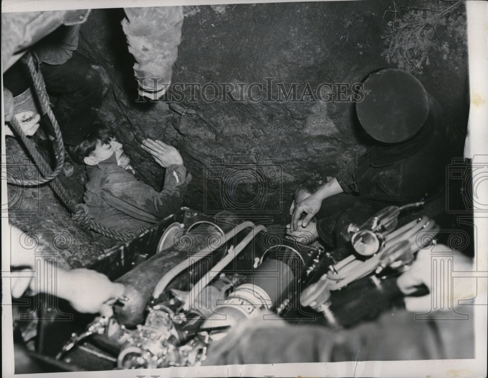1949 Press Photo Chicago Tony Bolero died when sewer collapsed on him