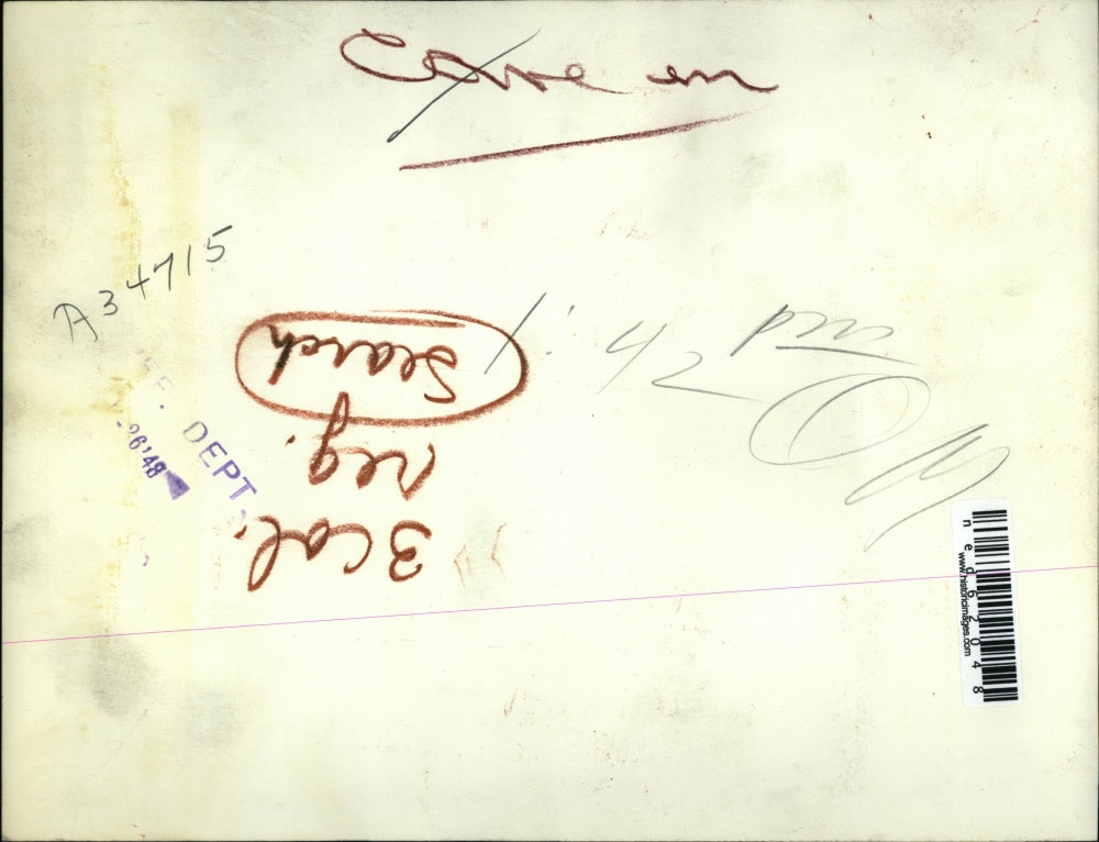 1948 Press Photo Wash DC workers dig victims from site of cave in burial