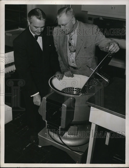 1951 Press Photo Dr John B Hazard Cleveland Clinic & Dr Russell Crawford