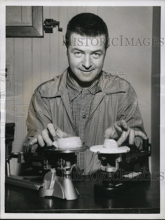 1955 Press Photo Jack Mahoney, fishery specialist of US Fish & Wildlife Service