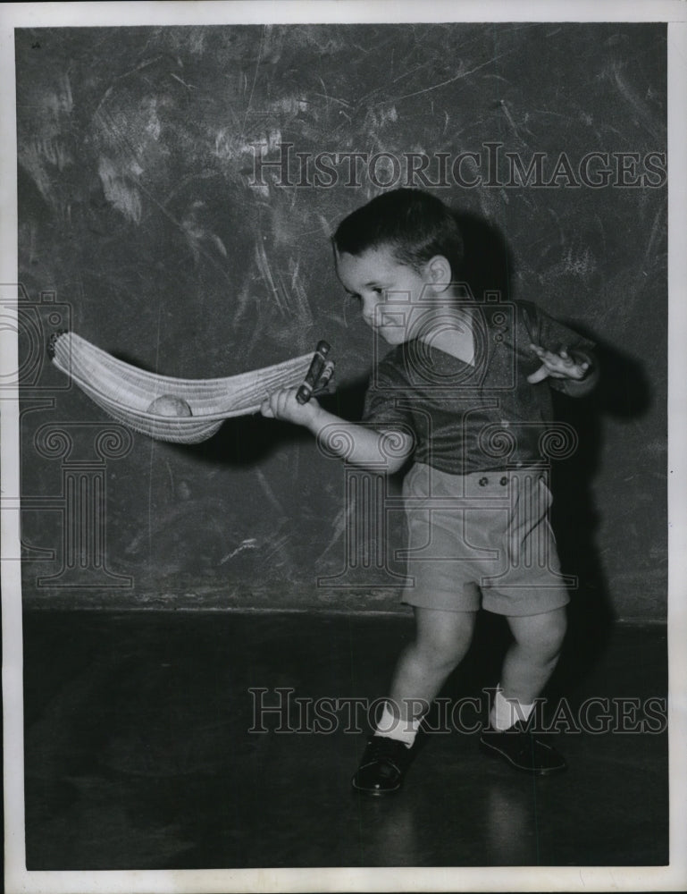 1959 Press Photo Man Olin, Isasa's son, fires away at Jai-Alai court