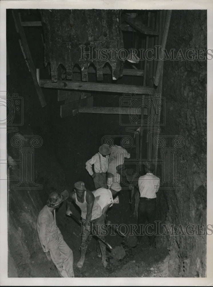 1938 Press Photo Two killed in Los Angeles Cave-in