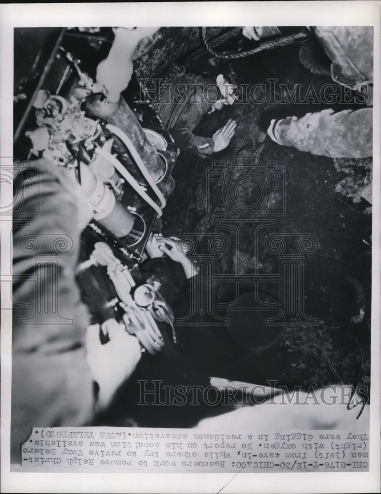 1949 Press Photo Rescuers worked to remove Ralph Christman (L) from cave-in