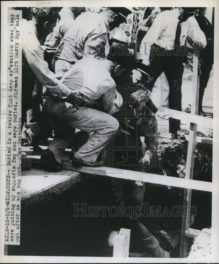 1949 Press Photo Firemen Lift Harry Spychale From Cave In