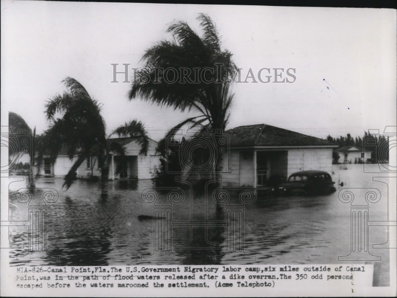Load image into Gallery viewer, 1947 Press Photo Flood waters at U.S. Government NIgratory labor Camp.
