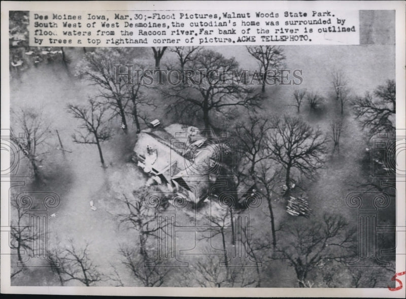 Load image into Gallery viewer, 1951 Press Photo Air view of floods at Walnut Woods park near Des Moines Iowa
