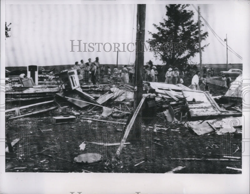 Load image into Gallery viewer, 1953 Press Photo Adair Iowa neighbors look at wreckage of Boyd Falconer farm hom
