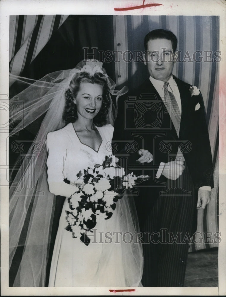 Load image into Gallery viewer, 1946 Press Photo Robert P. Dhalker with His Bride Edna Wood
