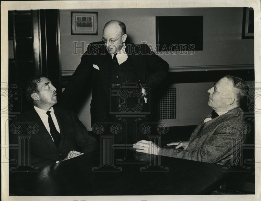 1941 Press Photo Clifford R Wright, Herman H LInd and M J Fleming