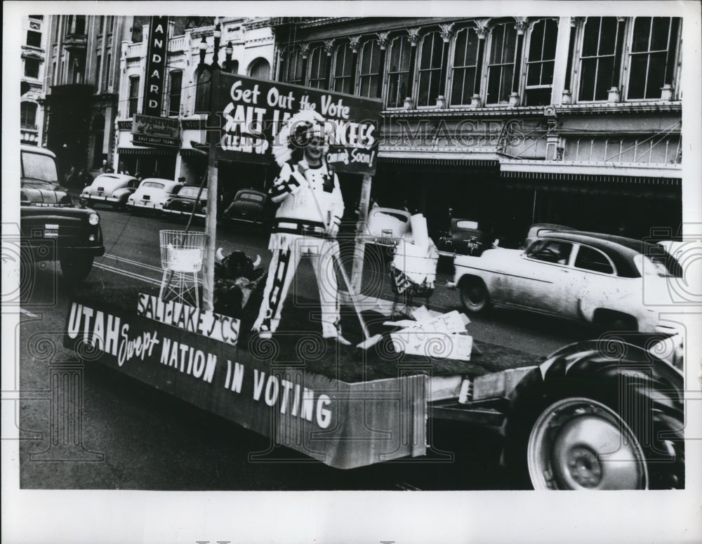 1956 Press Photo Junior Chamber of Commerce street demonstration in