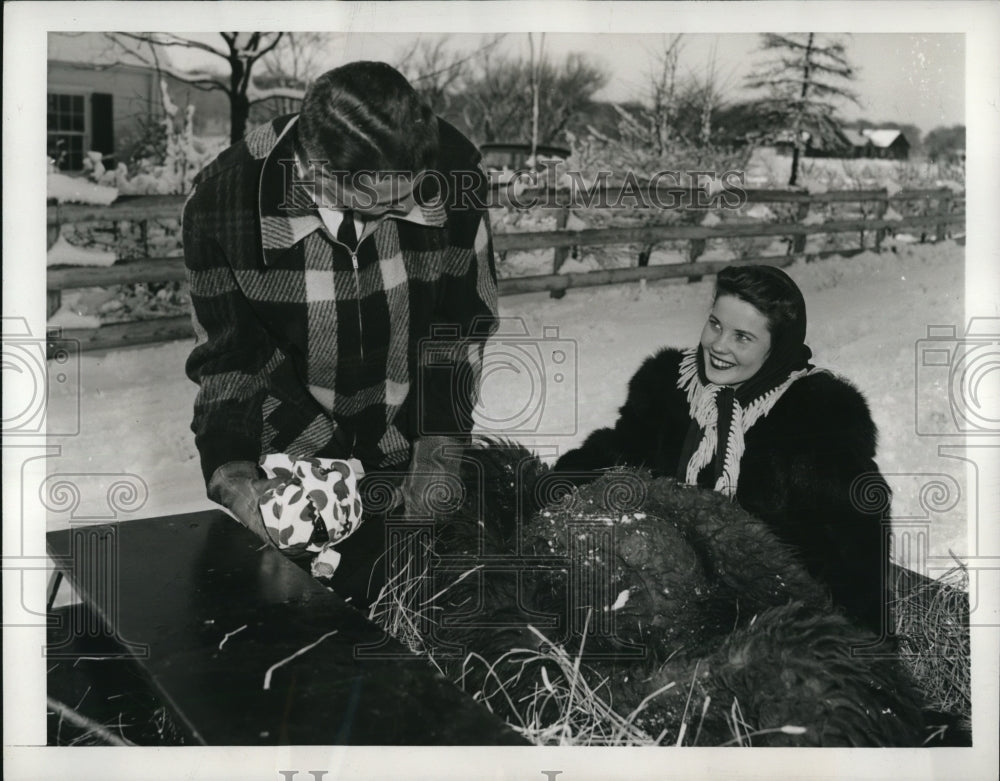 1942 Press Photo Oven Heated Brick for Sleight Ride with Straw Filled Box