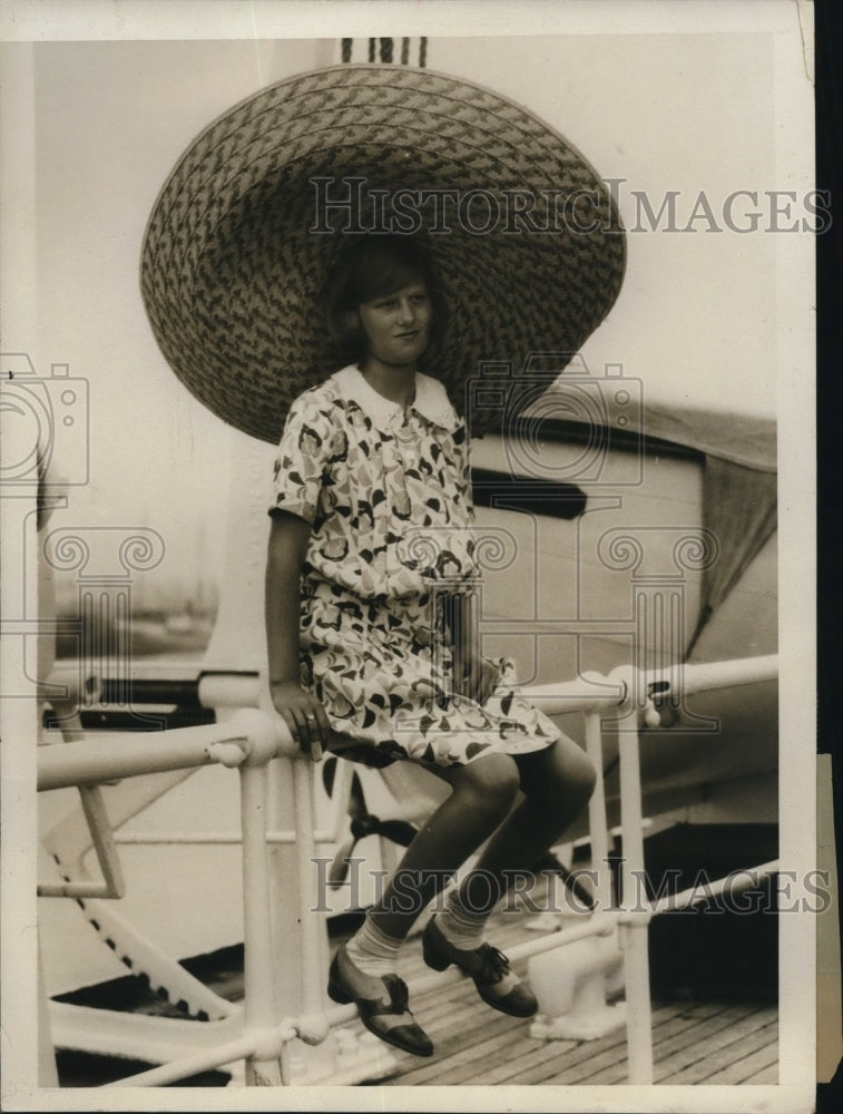 1930 Press Photo Florence Maharg US girl in huge salvadorian hat
