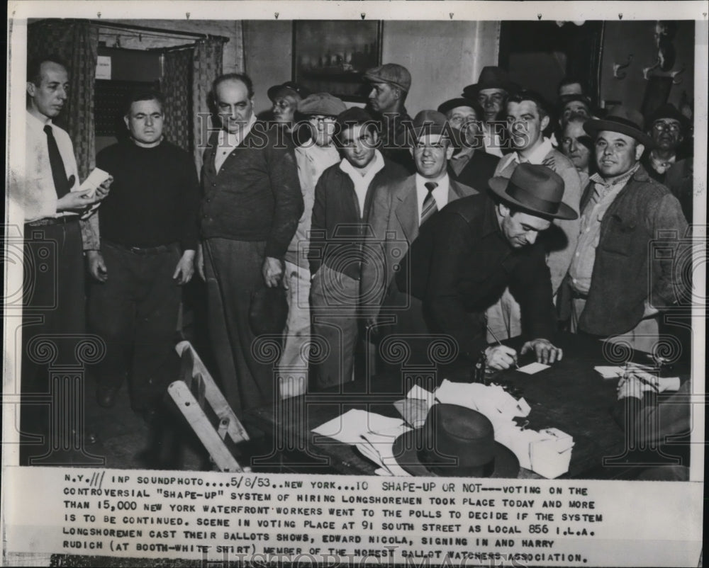 1953 Press Photo NYC Longshoremen at vote on Shape Up system at Local 856 ILA