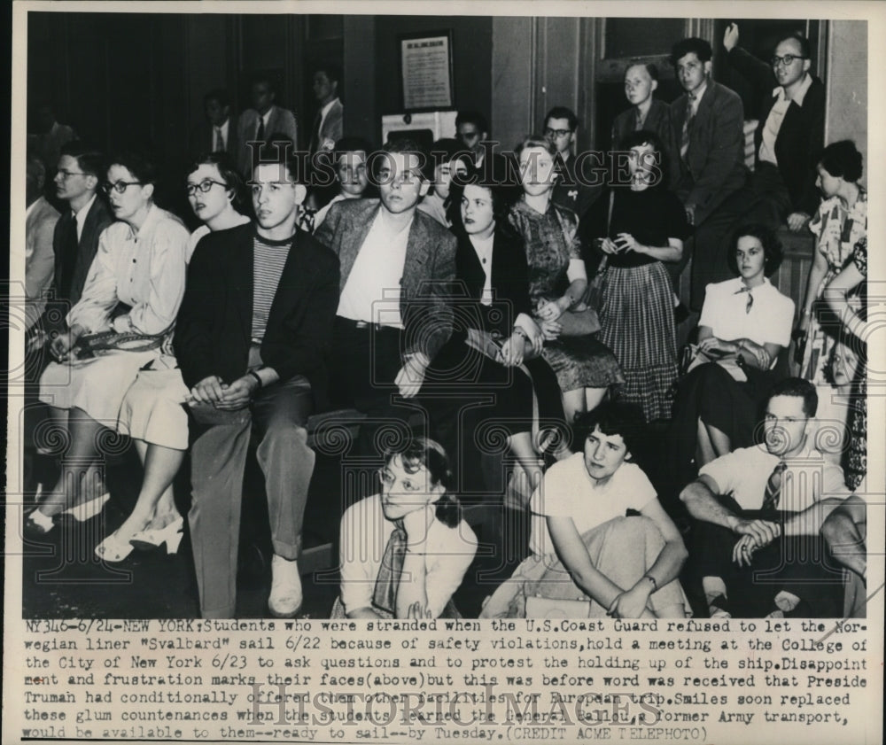 1950 Press Photo Students stranded when Norwegian liner was refused to sail