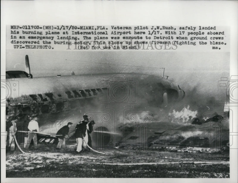 Load image into Gallery viewer, 1959 Press Photo Pilot J.W. Rush Lands Burning Plane at International Airport
