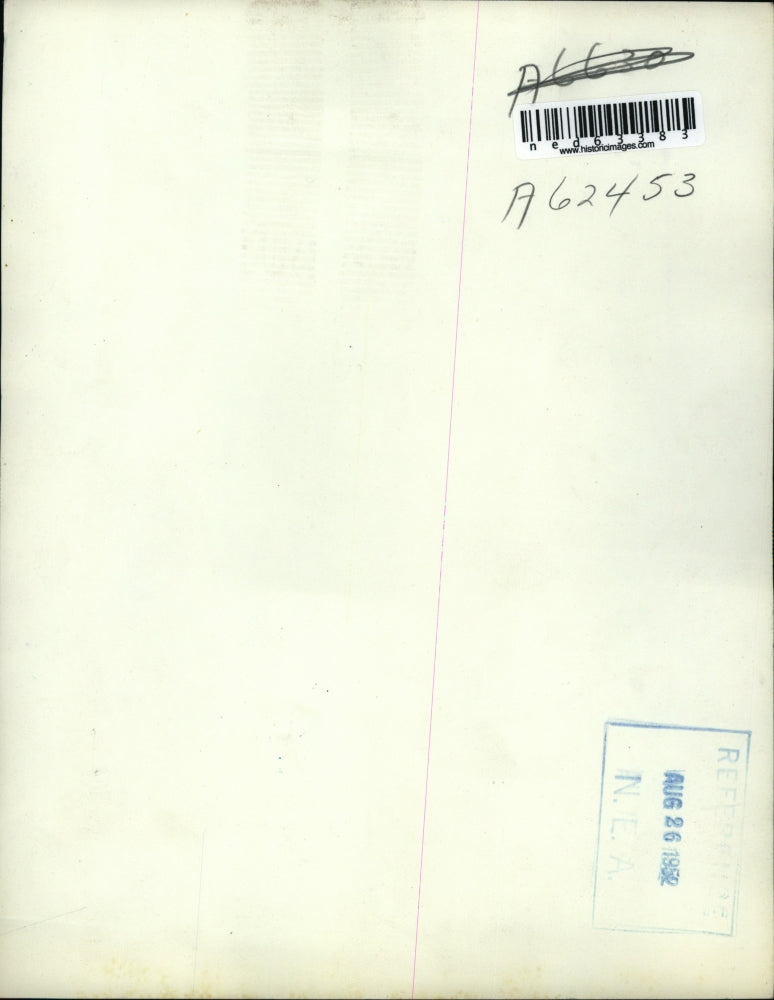 1952 Press Photo Mrs. Tommy Manyille greeted by attorney Jesus Tercero