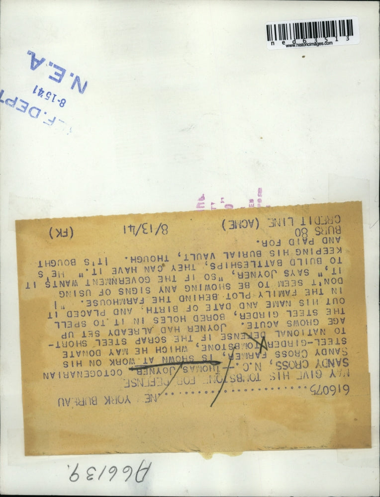 1941 Press Photo Thomas Joyner shown at work on his steel-girder tombstone