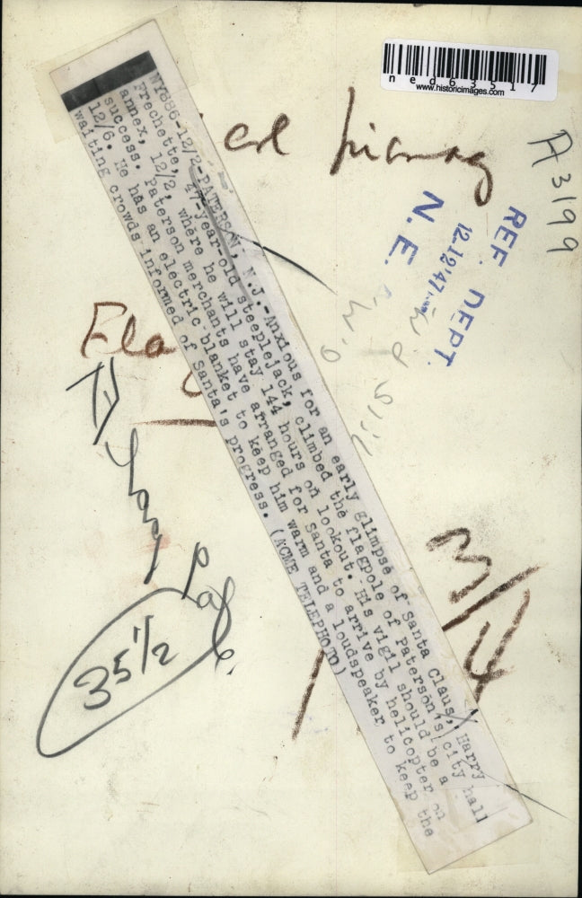 1947 Press Photo Harry Frechette at the top of the flagpole