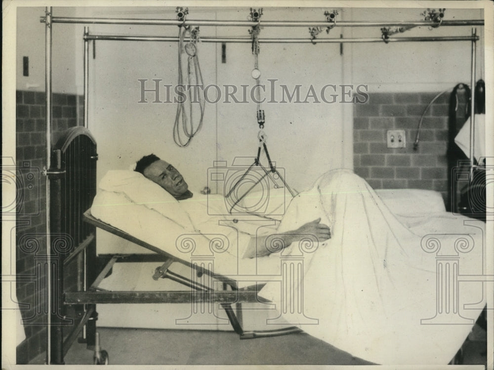 1932 Press Photo William R. Smith Recovering in Hospital, Record Bones Broken