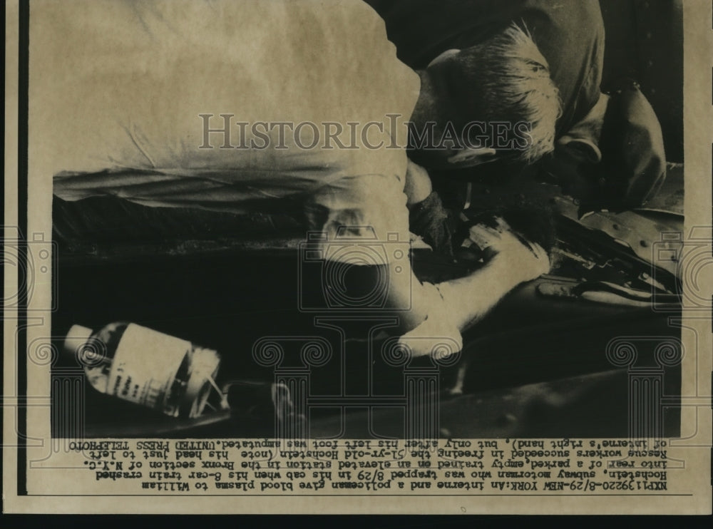1957 Press Photo Policeman Gives Blood Plasma to William Rochstein, Subway Crash