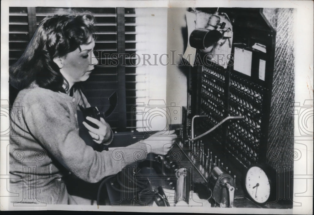 1950 Press Photo Mrs. Helen Turner, telephone operator