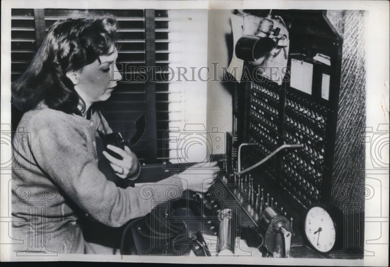 Load image into Gallery viewer, 1950 Press Photo Mrs. Helen Turner, telephone operator
