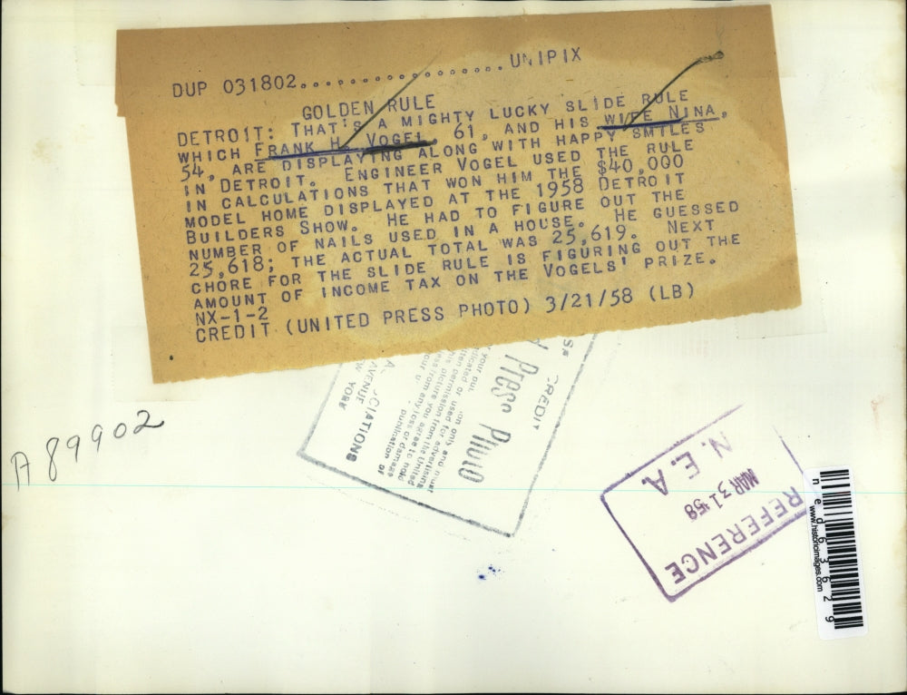 1958 Press Photo Frank H. Vogel & his wife, Nina, wins model home display