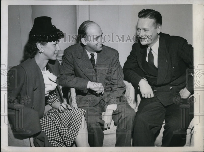 Load image into Gallery viewer, 1944 Press Photo Mrs. Clyde Corbin, Herbert Brownell and James Tucker
