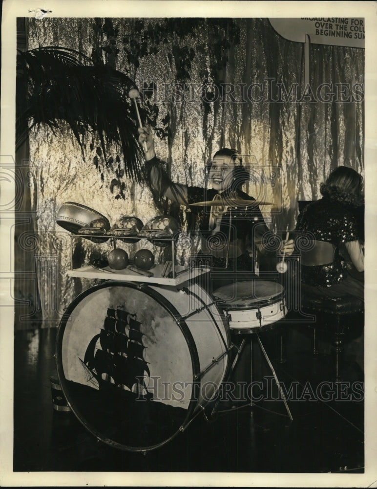 Load image into Gallery viewer, 1936 Press Photo Madalyn Gruen Drimmer with Jose Manzanares and his South
