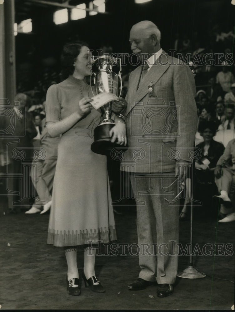Load image into Gallery viewer, 1937 Press Photo Gladys Mandley claims title of the new Canadian Keyboard Queen
