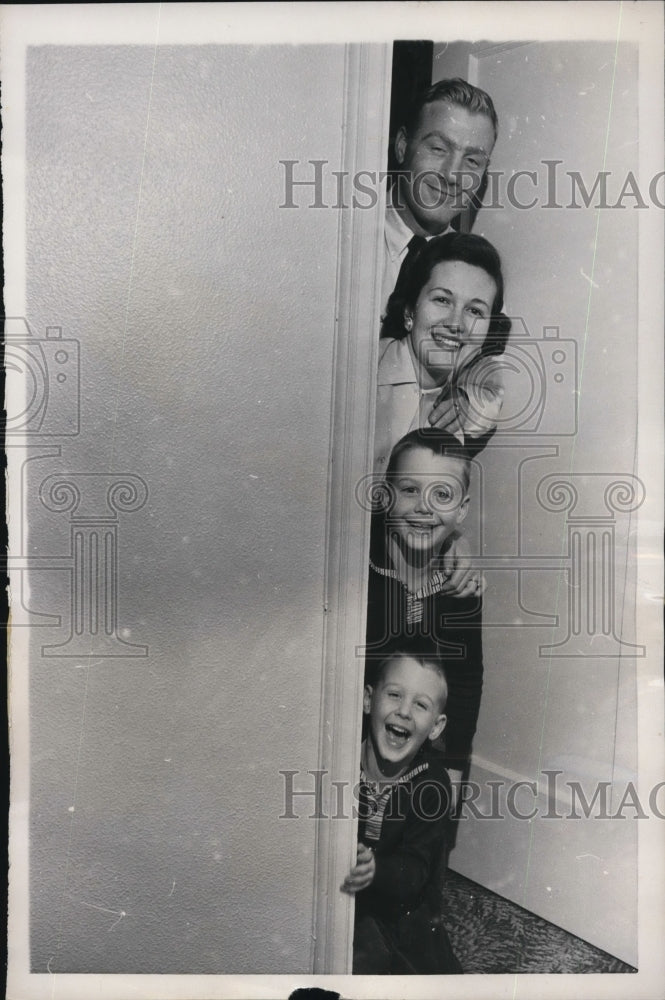 1957 Press Photo University of California Football coach, Pete Elliott & family