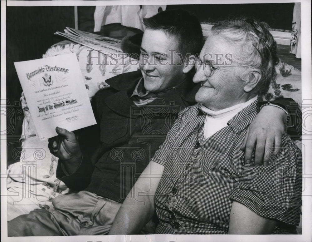 1953 Press Photo Arlington Heights Ill James Scott & grandma Mary Scott