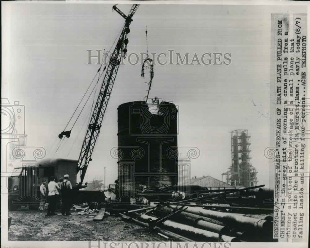 1947 Press Photo Everett Mass wreckage of plane pilled from homes chimney