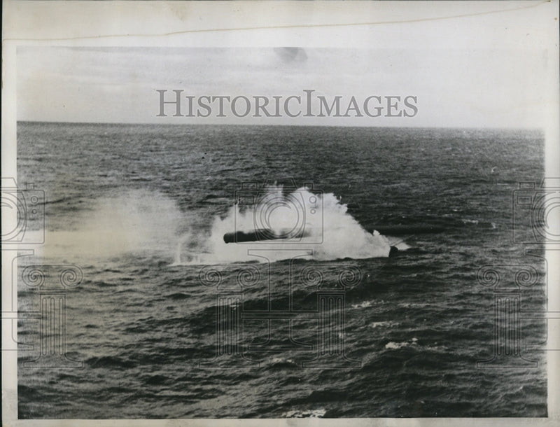 Load image into Gallery viewer, 1934 Press Photo Movie Sikorsky plane crashes into ocean
