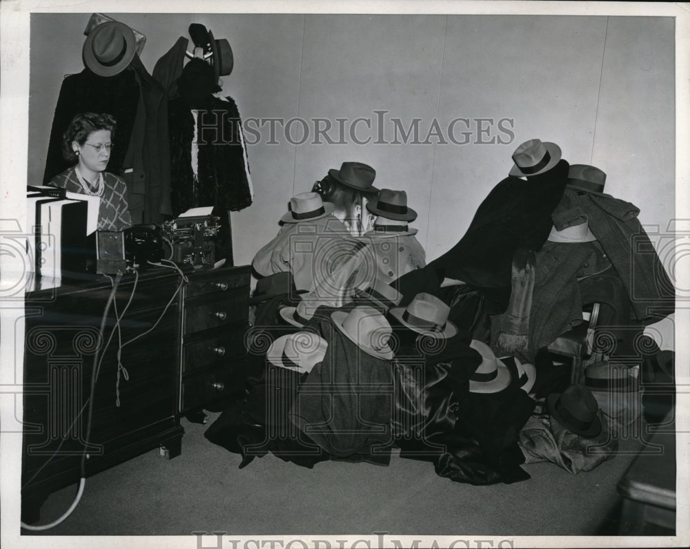 1944 Press Photo Washington DC Stabilization Direct Fred M Vinson was holding