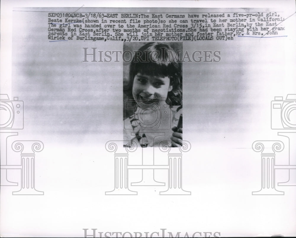 1963 Press Photo East Berlin Germany Beate kernke age 5 to fly home to Calif