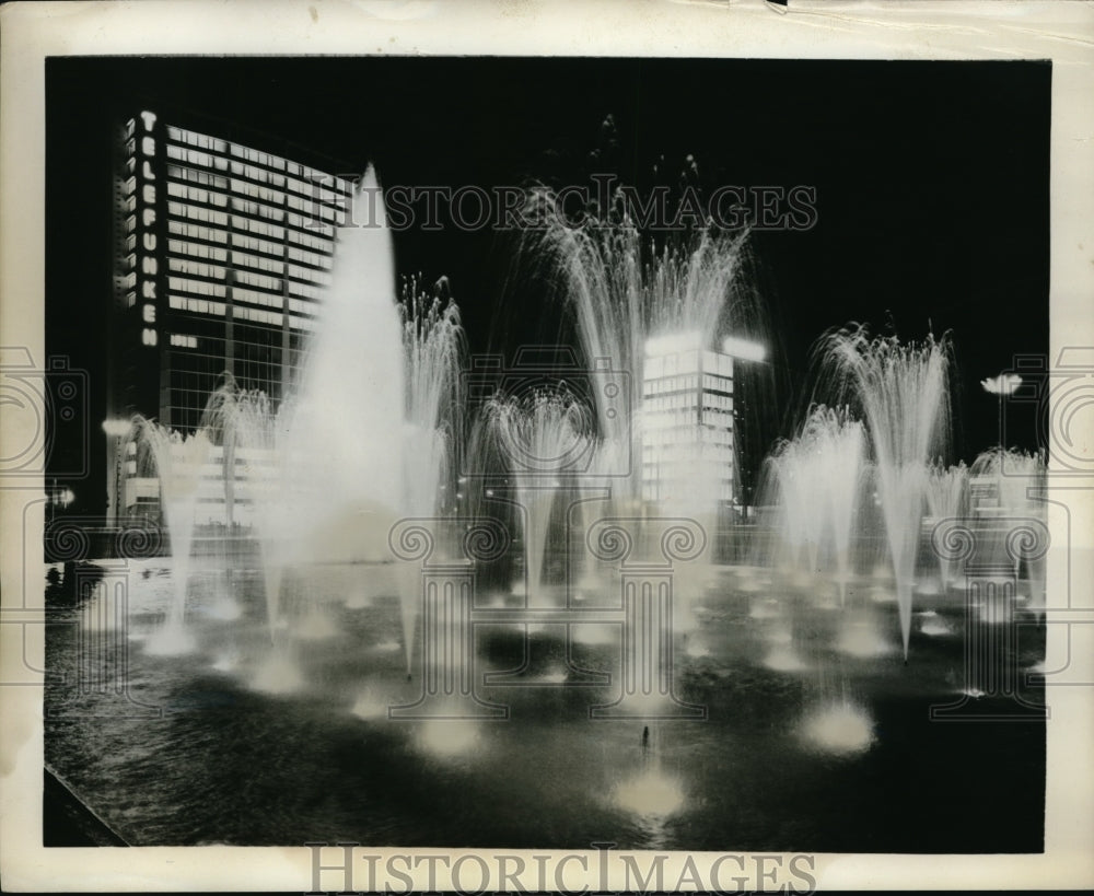 1961 Press Photo Forty-one fountains at West Berlin, Ernst Reuter Square