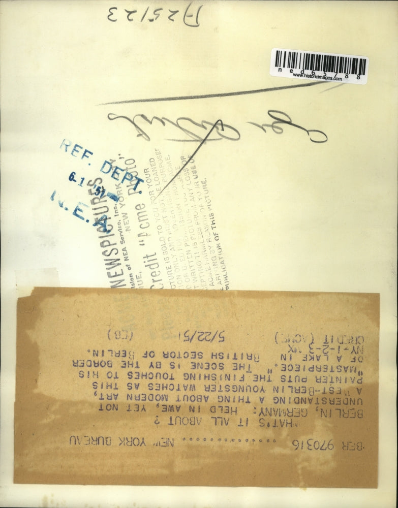 1951 Press Photo Berlin Germany A West Berlin youngster watches as this painter